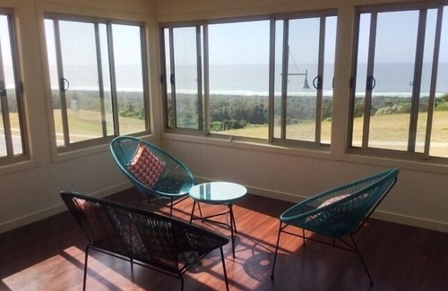 Lake Bunga House | Sur La Mer - On the Sea