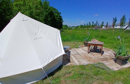 Ohey Cabin | "Sur les prés" is a tent set up in a meadow, 100% natural.