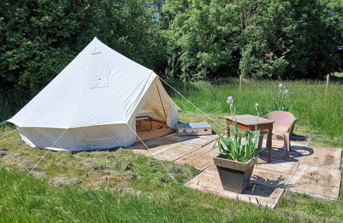 Ohey Cabin | "Sur les prés" is a tent set up in a meadow, 100% natural.