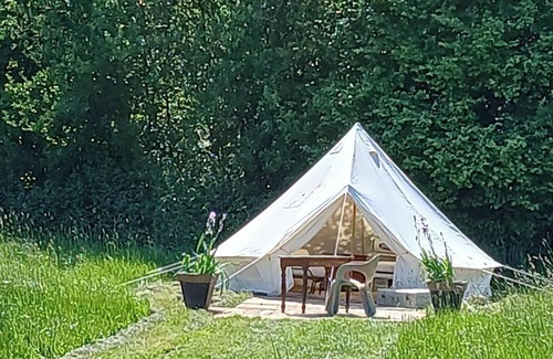 Ohey Cabin | "Sur les prés" is a tent set up in a meadow, 100% natural.