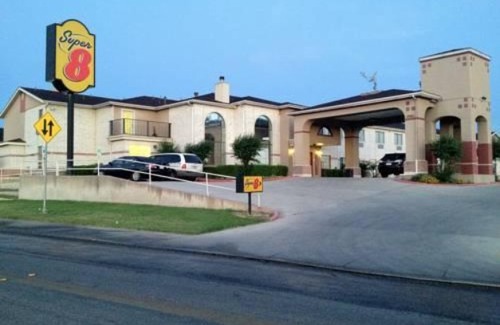 North San Antonio - SAT Hotel | SureStay Plus Hotel by Best Western San Antonio Airport