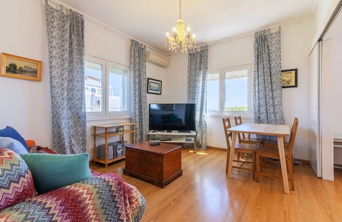 Paco De Arcos Apartment | Surf and beach just 3 min away walking