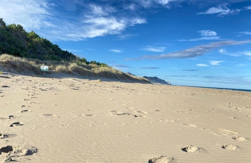 Ocean Beach Apartment | Surf and Turf - Ocean Beach Getaway. n2 mins to the Beach, close to town.