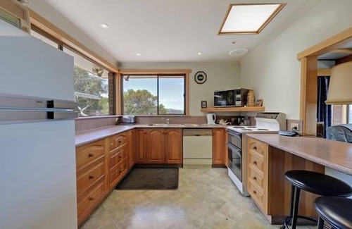 Dodges Ferry House | Surf Beach House - Park Beach - amazing views, sun & surf. Walk to the beach.