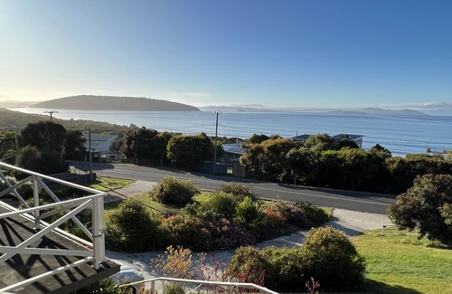 Dodges Ferry House | Surf Beach House - Park Beach - amazing views, sun & surf. Walk to the beach.