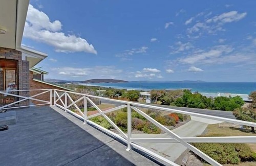 Dodges Ferry House | Surf Beach House - Park Beach - amazing views, sun & surf. Walk to the beach.