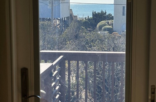 Surf City House | SURF CITY BUNGALOW WITH STEPS TO THE OCEAN