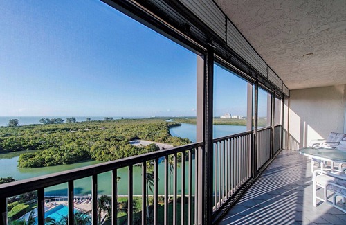 Vanderbilt Beach Apartment | Surf Colony - Vanderbilt Beach - Bayside