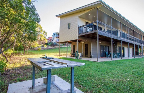 Agnes Water House | Surf Hunter - boat parking, walk to beach