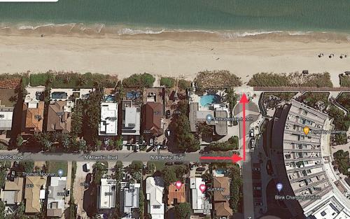 Lauderdale Beach House | Surf KeySteps from Beach Beautiful Courtyard Hot Tub H0MES