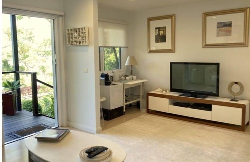 Palm Beach House | Surf'n Joey - Luxury one bedroom self contained suite.