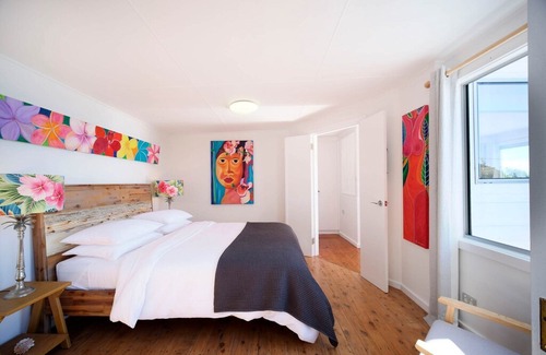 Seal Rocks House | SURF SHACK BOAT BEACH - BYO LINEN