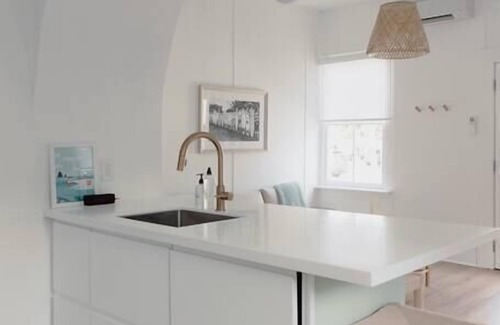Port Dover House | Surf Vibes|California Cool design | Close to beach