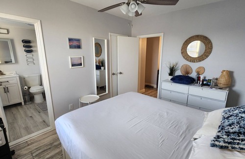 Queens Apartment | Surfer's Paradise 2 blocks from the beach in NYC with shared fenced-in backyard.