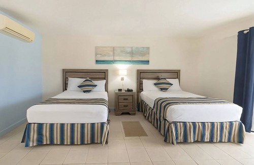 St. Lawrence Gap Hotel | Surfing Break at Bathsheba! 3 Pool View Units w/Balconies! FREE Parking, Pool!