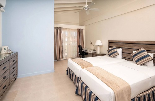St. Lawrence Gap Hotel | Surfing Break at Bathsheba! 3 Pool View Units w/Balconies! FREE Parking, Pool!