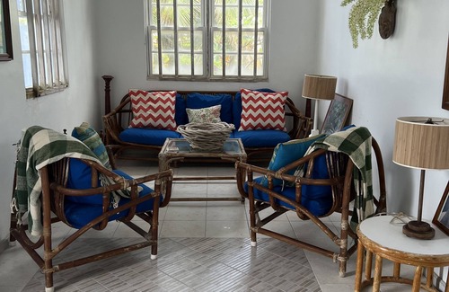 Hill Crest House | Surfs Up - bungalow style Beachhouse opposite Atlantic Ocean