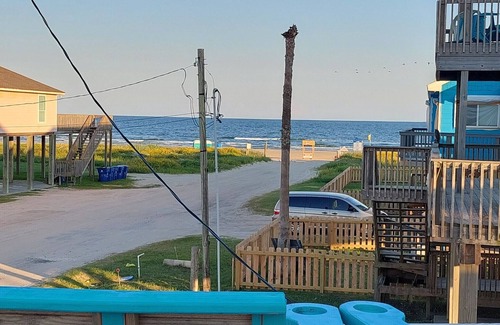 Surfside Beach House | Surfside Beach Home 6 beds. Sleeps 8 to 10