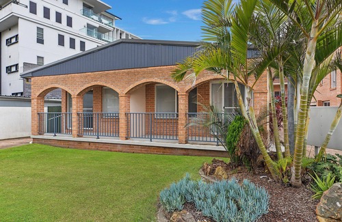 The Entrance Apartment | Surfside Palms 14