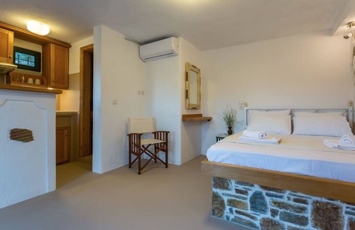 Alonnisos Old Town Ski Chalet | Surreal View To The Aegean Blue - Wide Ocean View 650 Meters from the sea