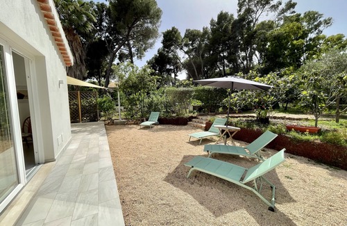 Santa Margherita di Pula Villa | Surrounded by green 300 meters from the sea