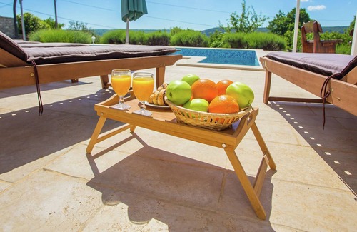 Rasa Cabin | Surrounded by beautiful Mediterranean vegetation and the crystal clear sea