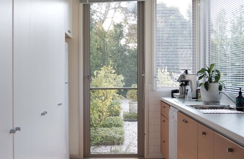 Mount Martha House | Surrounded by trees and minutes to the beach
