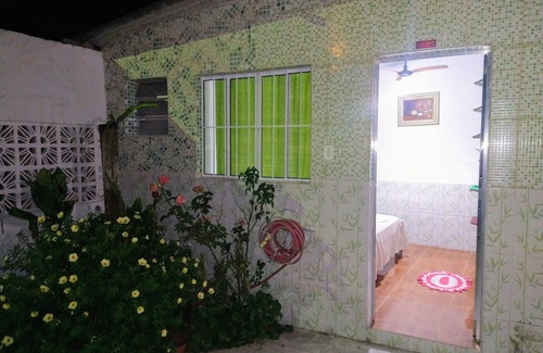 Bairro da Enseada House | - Sute Para Casal Proximo ao mar Esmeralda