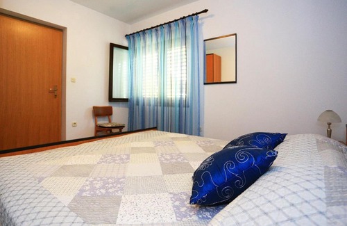 Sutomiscica Apartment | Sutomiscica Apartment Sleeps 5 WiFi
