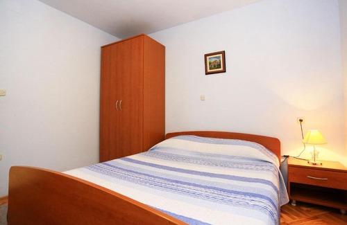 Sutomiscica Apartment | Sutomiscica Apartment Sleeps 5 WiFi