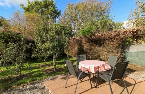 Lady's Island Cottage | SUTTON COTTAGE, pet friendly in Rosslare Harbour, County Wexford