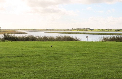 Lady's Island Cottage | SUTTON COTTAGE, pet friendly in Rosslare Harbour, County Wexford