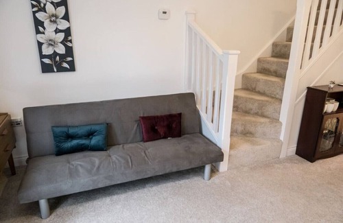 Skegby House | Sutton House Three-bedroom house in Central Sutton-in-Ashfield