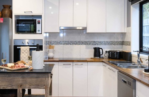 Daylesford House | Sutton Lodge Summary: