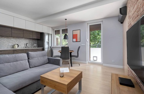 Fabryczna Apartment | Suwalska 32 | Wroclaw | Spacious Apartment | 2 Parking Spaces | Air Conditioning