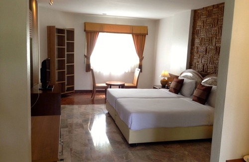 Si Racha Resort | Suwan Driving Range and Resort