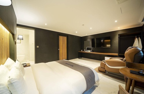 Guun-dong Hotel | Suwon Guundong Rampart