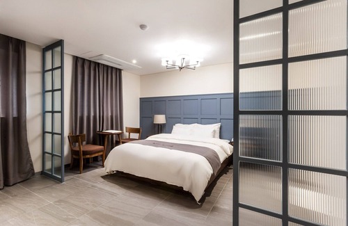 Guun-dong Hotel | Suwon Guundong Rampart