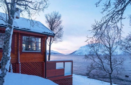 Lyngen House | Svensby Villa Sleeps 5 WiFi