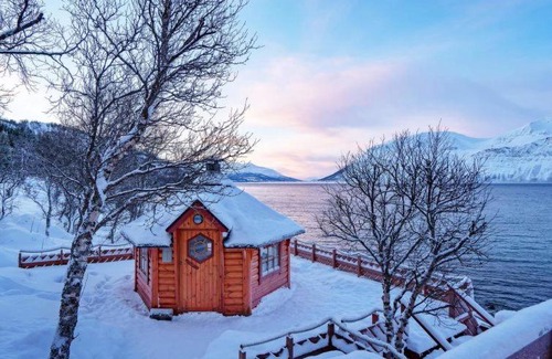 Lyngen House | Svensby Villa Sleeps 5 WiFi