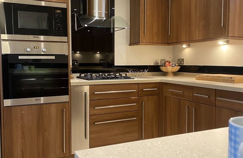 Wimbledon Park House | SW19 Rate frm £350pn Min stay applies professional holiday let T&C’s apply