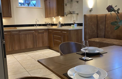 Wimbledon Park House | SW19 Rate frm £350pn Min stay applies professional holiday let T&C’s apply