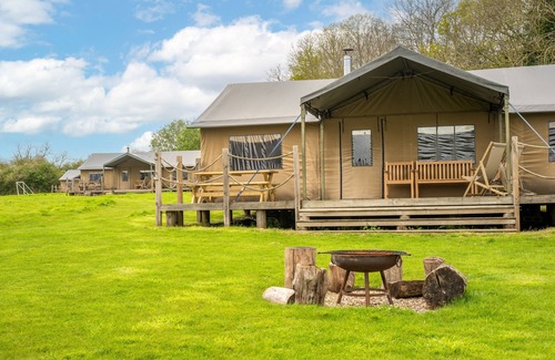 Saxmundham Cabin | Swallow at Sweffling Hall