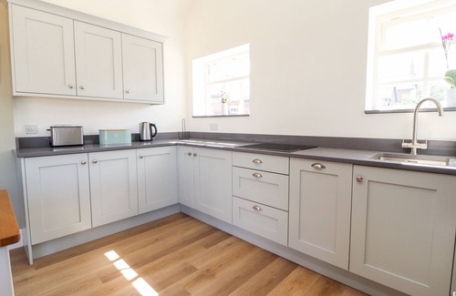 Sandbach Cottage | SWALLOW COTTAGE, romantic, character holiday cottage in Sandbach
