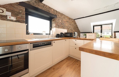 Littleham Cottage | Swallow Cottage - Sleeps 4 with a pool & games room