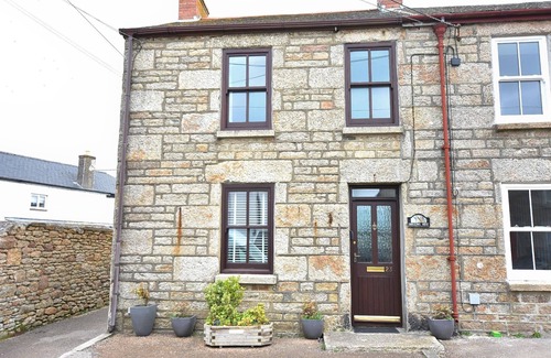 St Just Cottage | Swallow's Nest - cosy miner's cottage in the heart of St Just, dog friendly