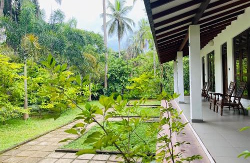 Habarana House | Swan Lake Habarana
