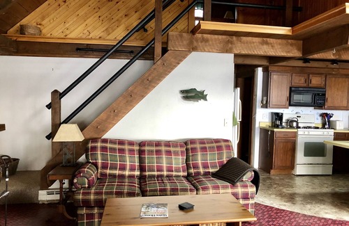 Searsport House | Swan Lake Lakehouse with Bunkhouse and Private Sand Beach