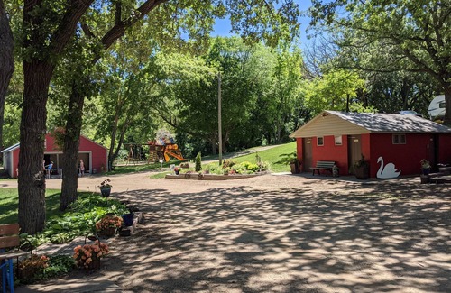 Fergus Falls Cabin | Swan Lake Resort & Campground - Lakeside Cabin #2
