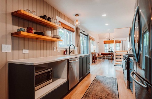 Historic Railroad District House | Swank House on Main St in Ashland